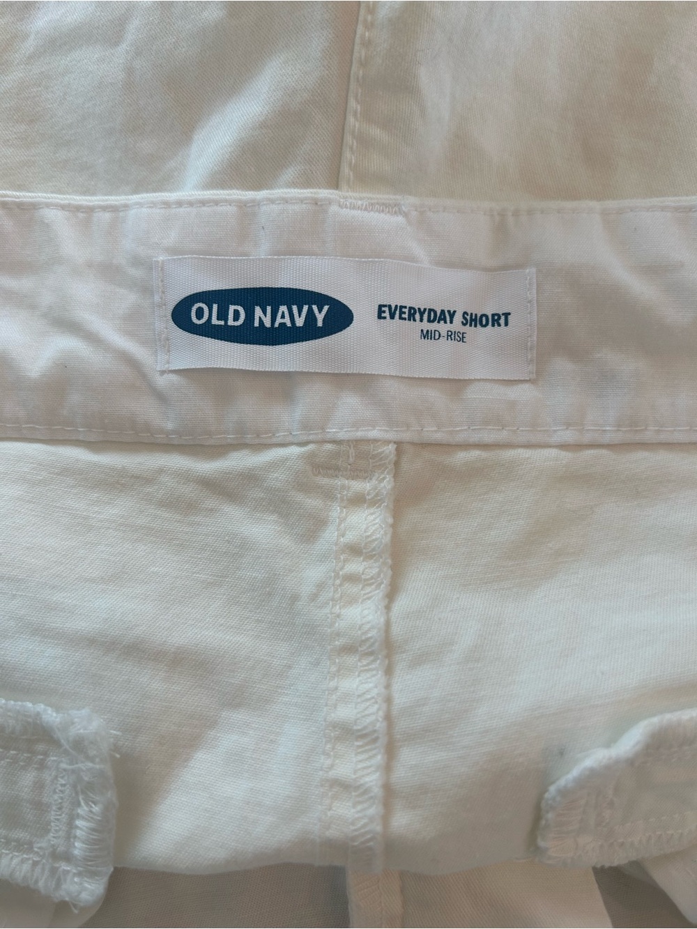 Old Navy White Everyday Chino Shorts Size 6 Mid Rise Cotton Stretch - Picture 2 of 9